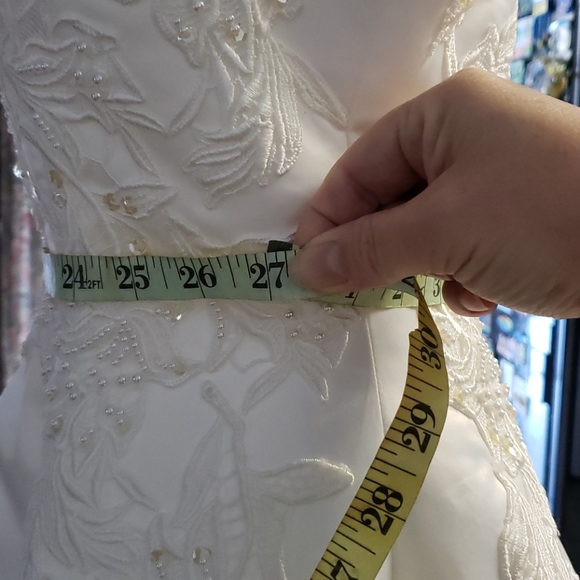 HOST PICK. Read Below. Oleg Cassini Cap Sleeve Wedding Gown Size 4 - Picture 11 of 15